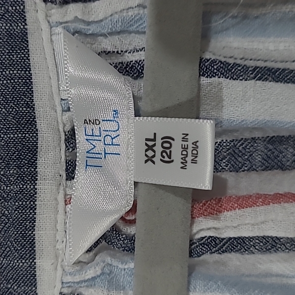 Time And Tru Blouse - Picture 2 of 5